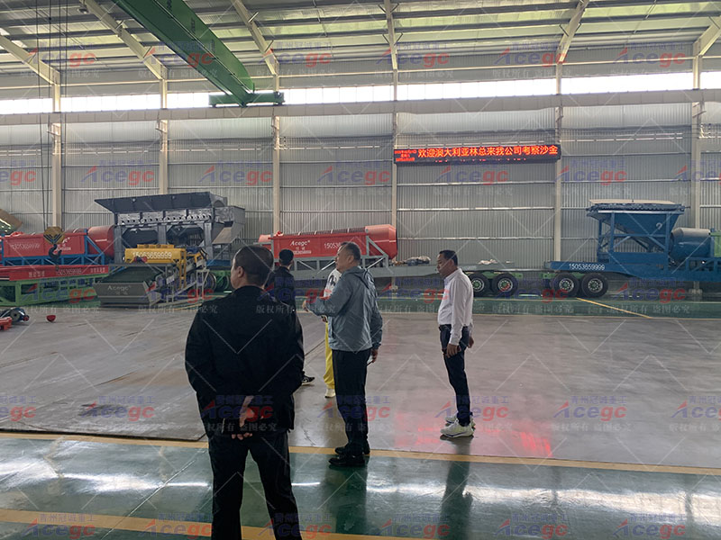 澳大利亚客户实地考察淘金设备